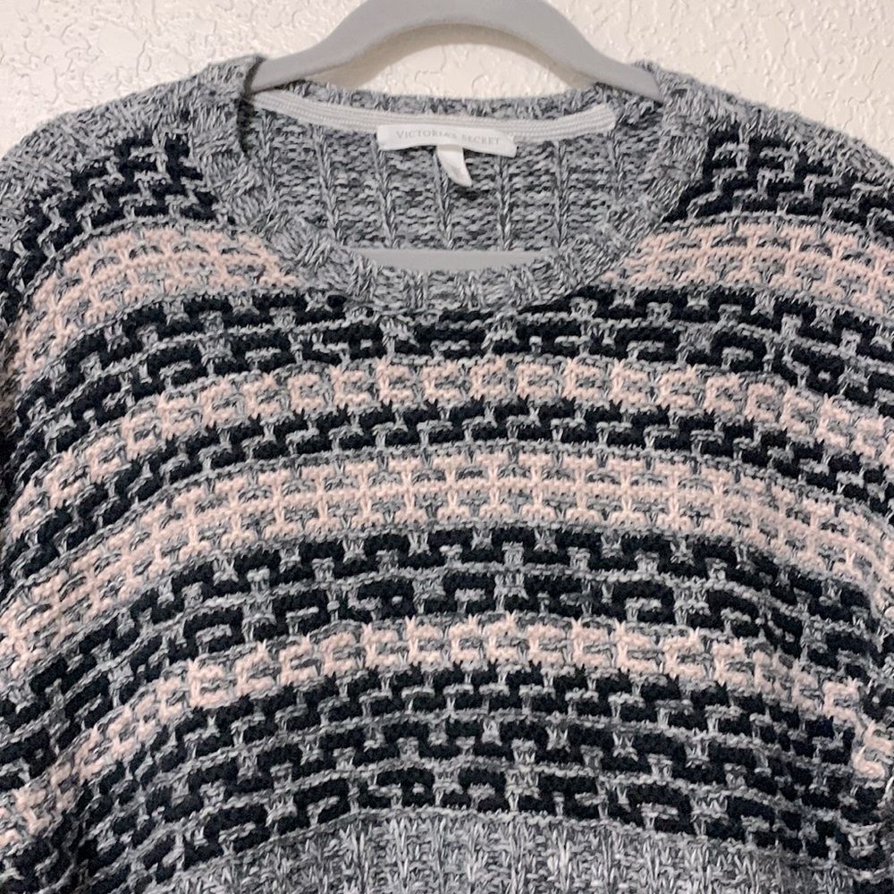 Victoria’s Secret sweater size Small - Picture 9 of 16